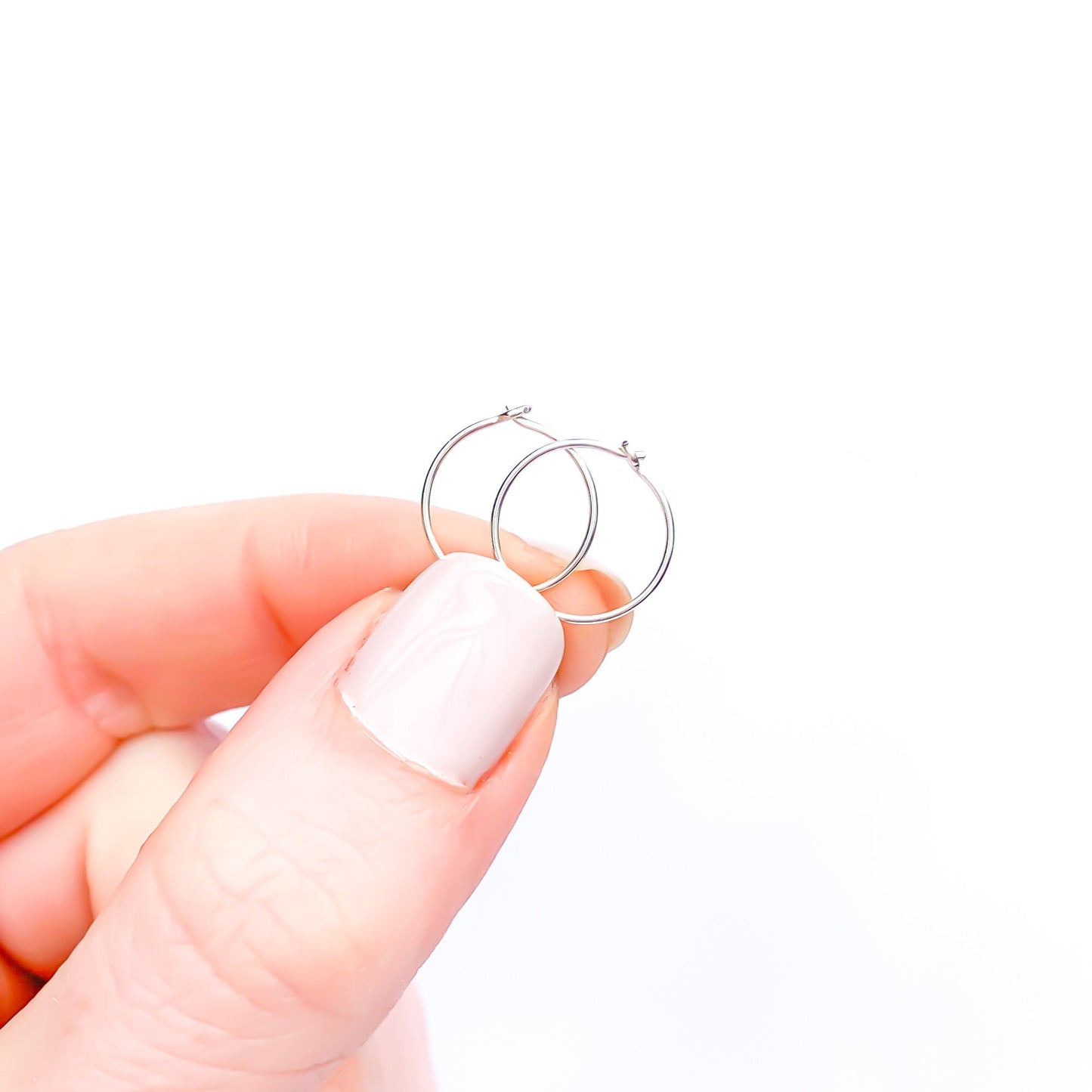 14K White Gold Eyelet Hoop, 12mm
